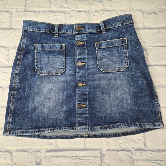 GAP Denim Button Front Mini Skirt Medium Wash size 10 Patch Pockets Back Yoke - Picture 1 of 9